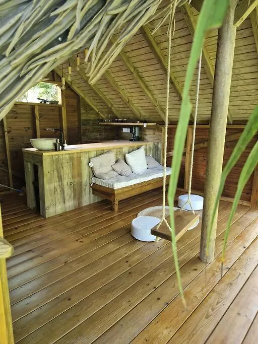 Pura Vida Lodge Sainte-Rose 0*,
